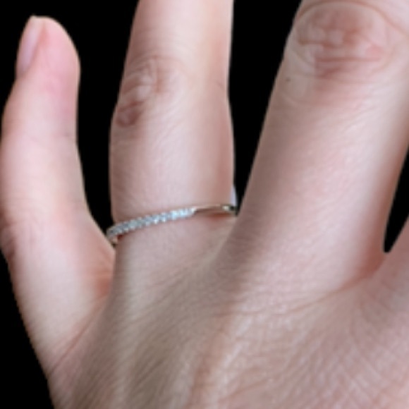 1 MM STERLING SILVER DIAMOND RING - Picture 7 of 8